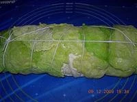 Legare il rotolo con spago da cucina